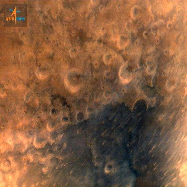 इसरो ने पीएम को भेंट की मंगल ग्रह की तस्वीरें, देंखे तस्वीर