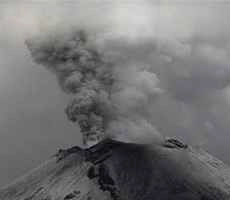 जापान में ज्वालामुखी फटा, आठ जख्मी - Japan, volcano,
