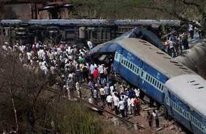 गोरखपुर में ट्रेन हादसा, 13 की मौत