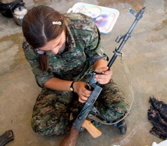 इस्लामिक स्टेट के खिलाफ लड़तीं महिलाएं - kurdish female soldiers