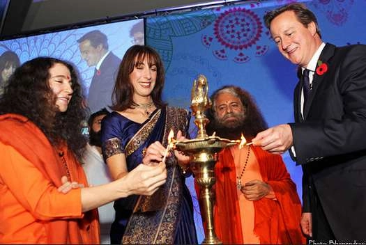 ब्रिटिश पीएम ने जारी किया 'हिन्दू धर्म विश्व कोष' - Hinduism Global Fund, UK Prime Minister, David Cameron, Swami Chidananda Saraswati
