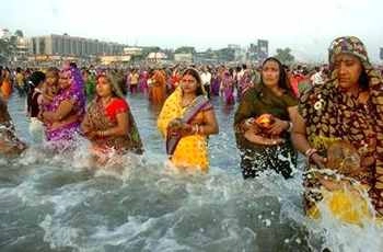 उगते सूर्य को अर्घ्य के साथ छठ पर्व संपन्न - Chhath festival