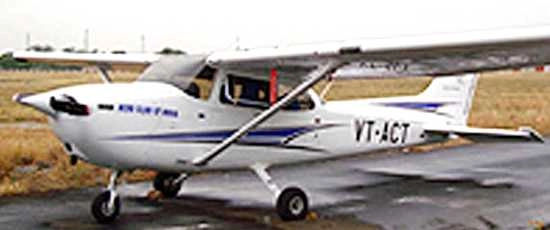 इंदौर में प्रशिक्षु विमान दुर्घटनाग्रस्त : पायलट की मौत