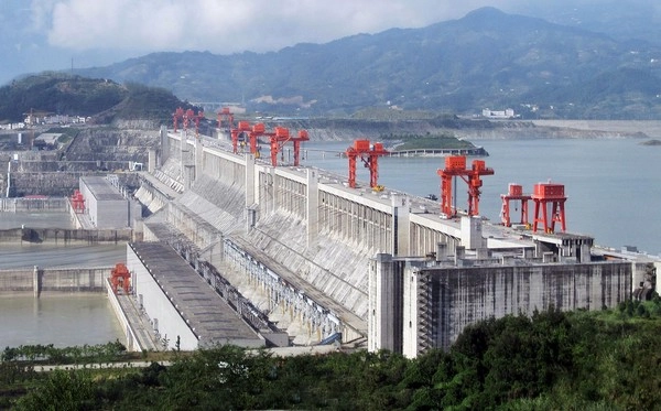ब्रह्मपुत्र नदी पर चीनी बांध से भारत को बड़ा खतरा... - China builds dam on Brahmaputra, India fears floods