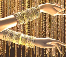 विवाह के मौसम में सोना चढ़ा - Delhi bullion market
