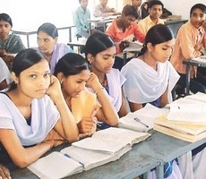 छात्रा को भारी पड़ा हाथों में मेहंदी लगाना - Christian missionary school in Fatehpur