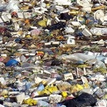 कचरे के ढेर में गुम जिंदगी - garbage