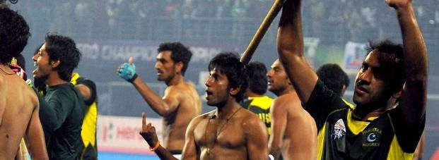 पाक खिलाड़ियों पर चढ़ा जीत का नशा, उतारे कपड़े... - Pak Hockey Players
