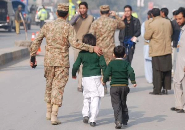 पेशावर हमला, भारत ने भर्त्सना की - Terrorist attack on army school in Peshawar
