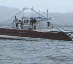 कच्‍छ में मिली गुमनाम पाकिस्तानी बोट - Pakistani boat in kutch