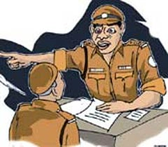 पुलिस वालों ने हर एक डंडा मारने के वसूले 200 रुपए - UP Cops, lathi cost, 200 rupee, corruption