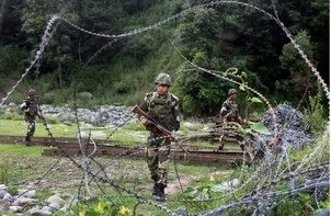पाक ने की भारतीय चौकियों पर गोलीबारी - Pakistani army