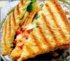 लाजवाब तिरंगा ब्रेड सैंडविच - Flavors of India