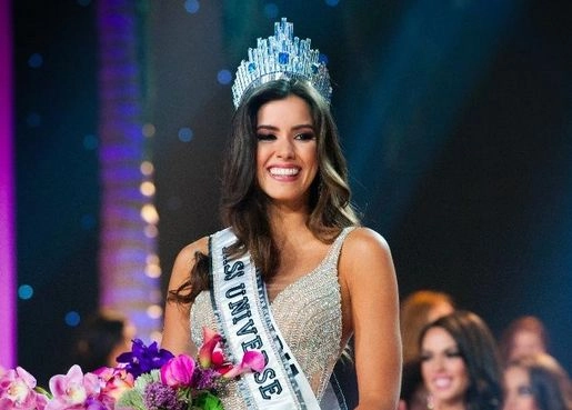 कोलंबिया की पॉलिना वेगा बनीं मिस यूनिवर्स... - Paulina Vega becomes Miss Universe