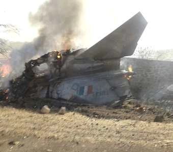 मोटरसाइकिल पर गिरा लड़ाकू विमान मिग 27 - MiG-27 crash