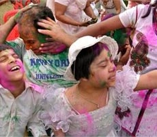 Happy Holi 2022: कोरोनाच्या धोक्यात मुलांच्या होळी खेळण्याच्या पद्धतीत अशा प्रकारे बदल करा
