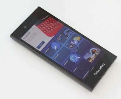 अब खुद स्मार्टफोन नहीं बनाएगी ब्लैकबेरी - Blackberry