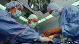 नौ घंटे चला विश्व का पहला लिंग प्रत्यारोपण - transplant_penis_operation