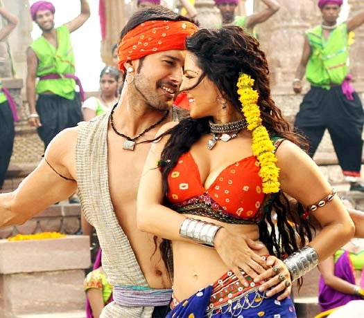 रजनीकांत स्टाइल में सनी लियोन ने किया डांस - Sunny Leone, Rajnikant, Ek Paheli Leela