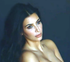 पति ने पत्नी का नग्न फोटो किया ट्वीट - Kim Kardashian, Kanye West