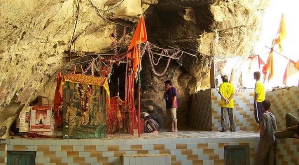 पाकिस्तान की मां हिंगलाज देवी, मुस्लिम भी देते हैं सम्मान - Hinglaj Mata Temple in Pakistan