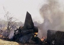 छोटे विमान से टकराया फाइटर प्लेन, दो की मौत - F-16, small plane crash in US