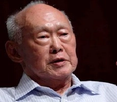 'ली' को श्रद्धांजलि देने से सुरक्षाकर्मियों ने रोका - Lee Kuan Yew