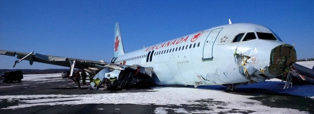 एयर कनाडा का जेट विमान हैलीफैक्स रनवे से उतरा - Air Canada