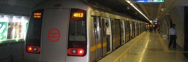 भूकंप से दिल्ली मेट्रो की रफ्तार पर ब्रेक... - earthquake effect on Delhi metro