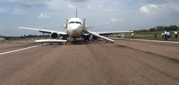 ईंधन खत्म, जेट विमान आपात स्थिति में उतरा, बाल बाल बचे 125 लोग... - jet airways plane emergency landing