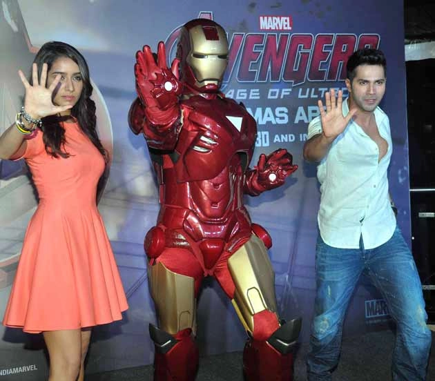 एवेंजर्स एज ऑफ अल्ट्रॉन देखने पहुंचे बॉलीवुड स्टार्स - Bollywood Stars at the Premier of Avengers Age of Ultron
