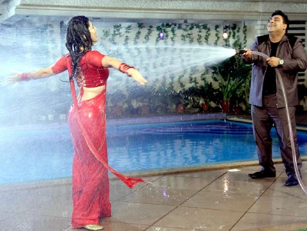 ફિલ્મ 'કુછ કુછ લોચા હૈ' માં સની લિયોનીની માદક અદા (જુઓ ફોટા)