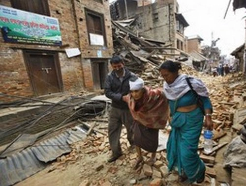 भारत ने 34 सदस्यीय चिकित्सकीय टीम नेपाल भेजी - Nepal Earthquake