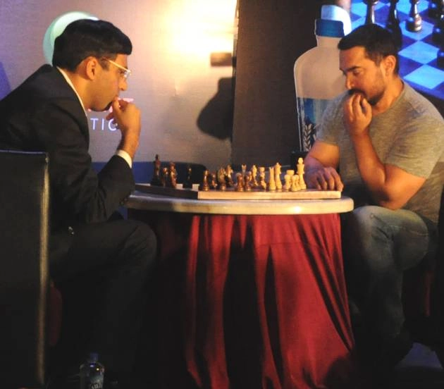 आमिर ने विश्वनाथन आनंद के साथ खेली शतरंज