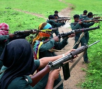 नक्‍सलियों के कब्‍जे में 38 गांव, 35 बच्चे, पुलिस लाचार - Jharkhand Maoist