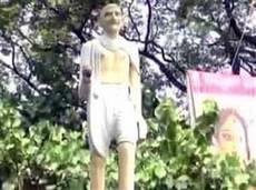 बार से हारे बापू, 23 साल पुरानी मूर्ति हटी... - Mahatma Gandhi