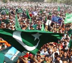 अब मुफ्ती के विस क्षेत्र में लहराए पाक झंडे - Pak flag in Jammu Kashmir