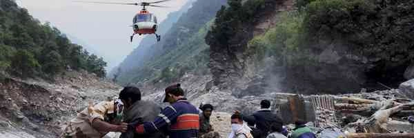 केदारनाथ आपदा  : लोग मर रहे थे और अधिकारी ‘तर माल’ उड़ा रहे थे... - Uttarakhand  floods