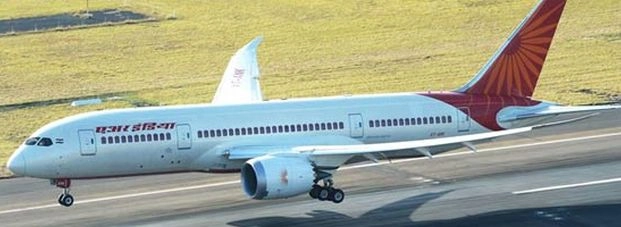 मंत्री किरण रिजिजू ने रुकवाया विमान, यात्रियों को उतारा - Kiren Rijiju delays Air India flight, 3 offloaded