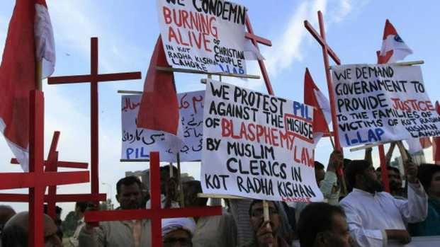 पाकिस्तानः किराए की भीड़ का 'इंसाफ' - pakistan mob justice