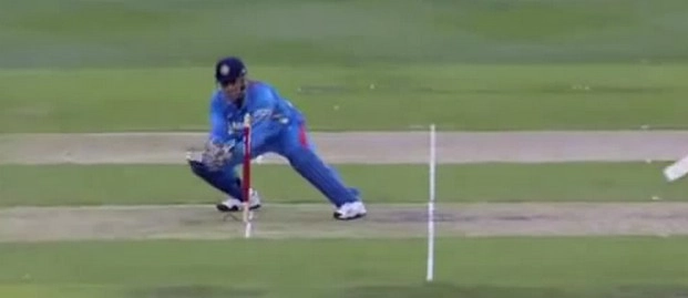 क्या आपने देखें हैं क्रिकेट के ये अजब-गजब रन आउट(वीडियो)