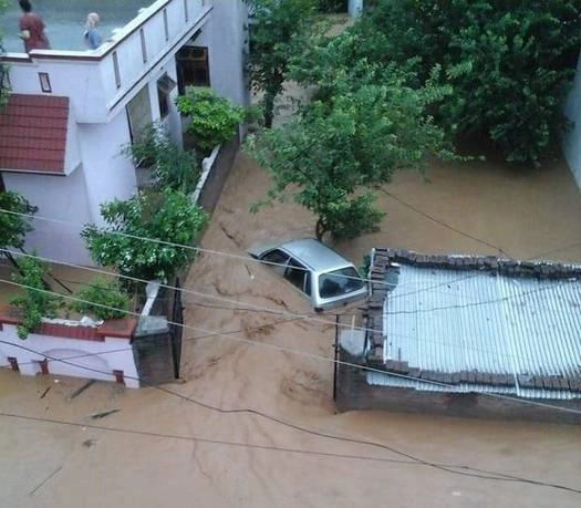 #ChennaiFloods: टापू बना चेन्नई, टूटा 100 साल का रिकॉर्ड... - flood in tamilnadu