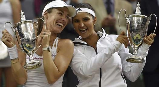 सानिया मिर्जा ने विंबलडन महिला डबल्स खिताब जीता - Sania Mirza wins Wimbledon crown with Martina Hingis