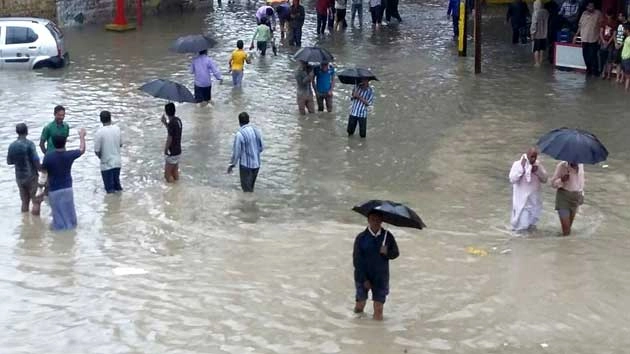 गुजरात में भारी बारिश से तबाही, 22 की मौत - Heavy rain in Gujrat