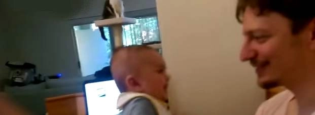अविश्वसनीय, तीन माह का बच्चा बोला...(वीडियो) - child of three month speaks