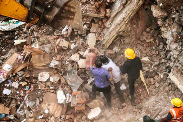भिवंडी में इमारत ढहने से एक की मौत - Building collepsed in Bhivandi