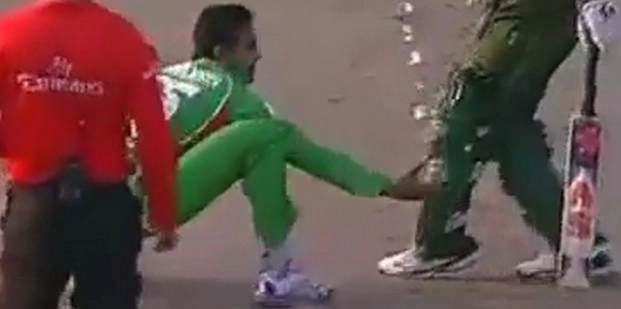 जब मिस्बाह ने अफरीदी को करवा दिया आउट(वीडियो) - Misbah ul haq, cricketer, pakistan, Shahid afridi