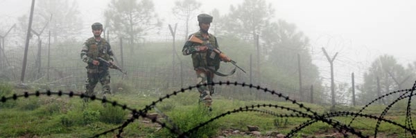 पाकिस्तानी सैनिकों ने की गोलीबारी, एक की मौत - Pakistani soldier