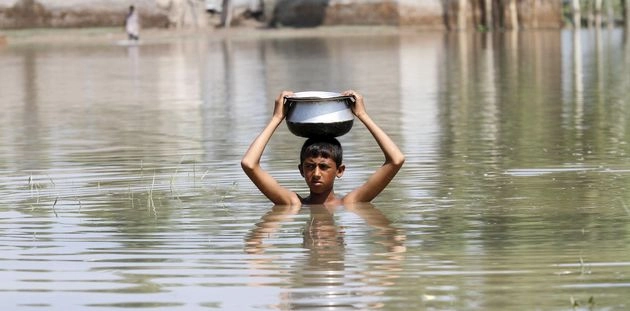 पाकिस्तान में आसमान से बरसी आफत, 151 लोगों की मौत - Pakistan, flood