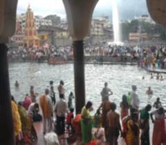 कुंभ मेले के दौरान भक्तों ने किया ‘शाही स्नान’ - Maha Kumbh